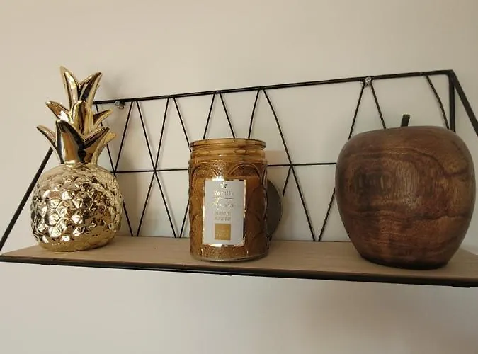 Studio Dans Maisonnette En Pierre