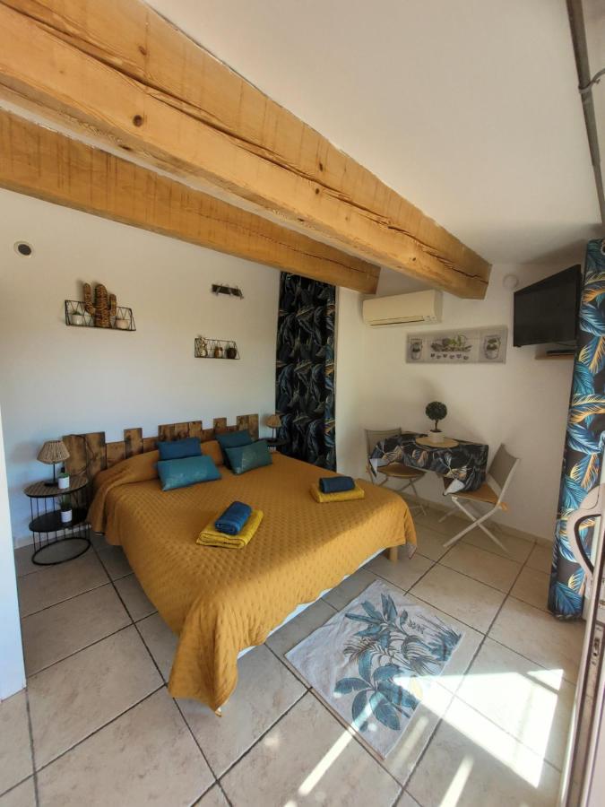 Dans Maisonnette En Pierre Apartment Le Castellet (Var)