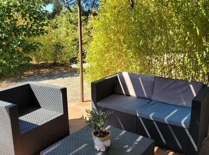 Studio Dans Maisonnette En Pierre