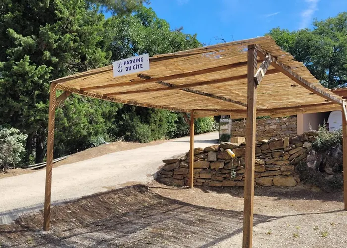 Studio Dans Maisonnette En Pierre